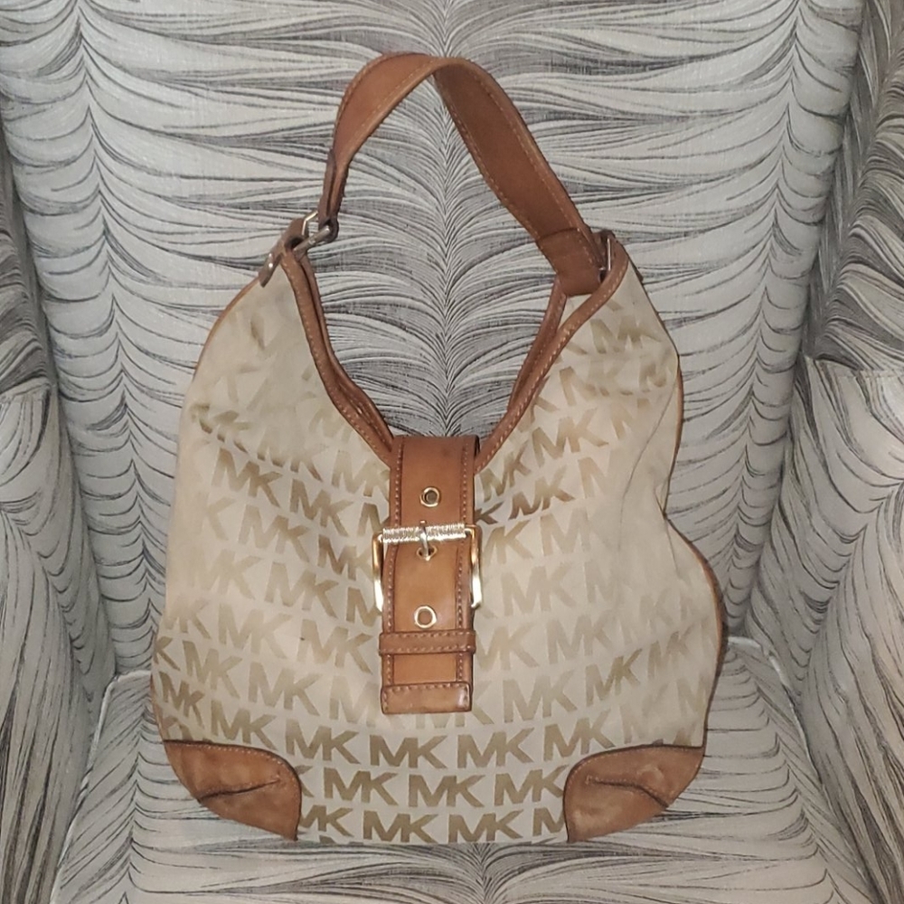 Michael kors medium size purse